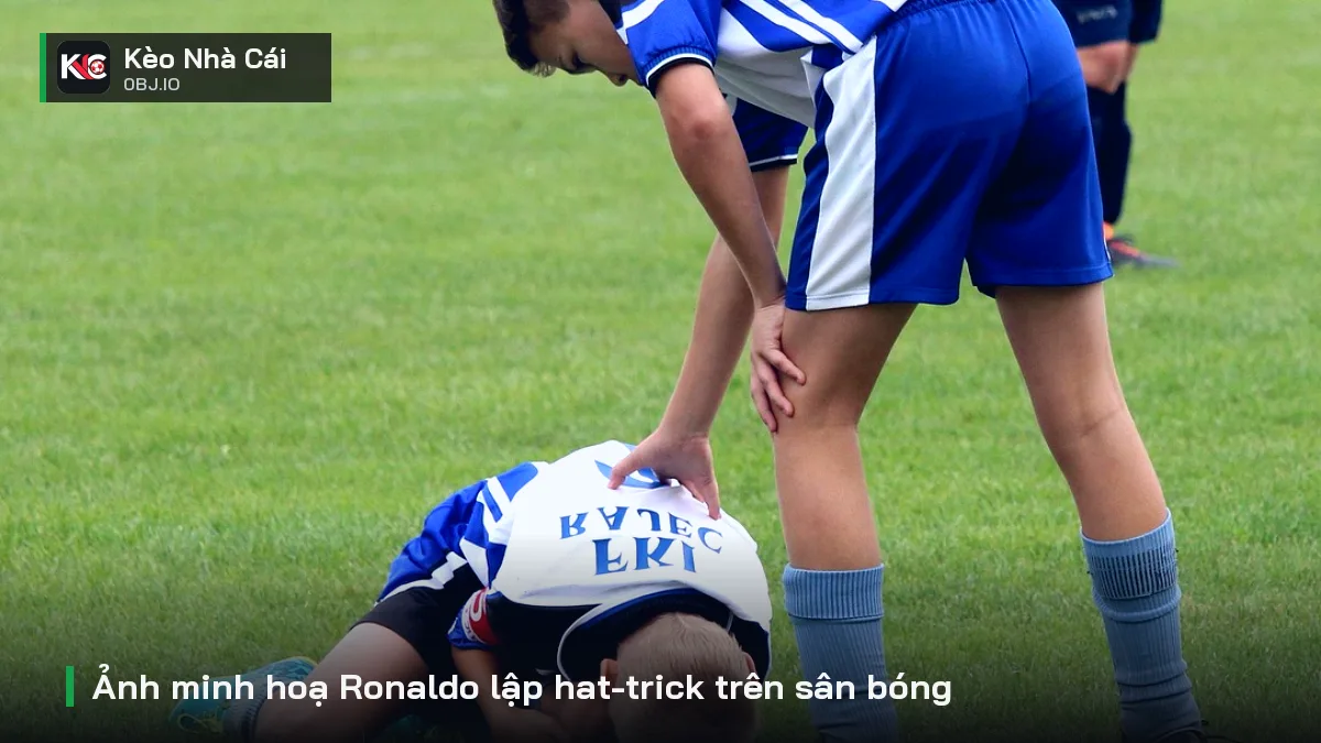 Ảnh minh hoạ Ronaldo lập hat-trick trên sân bóng