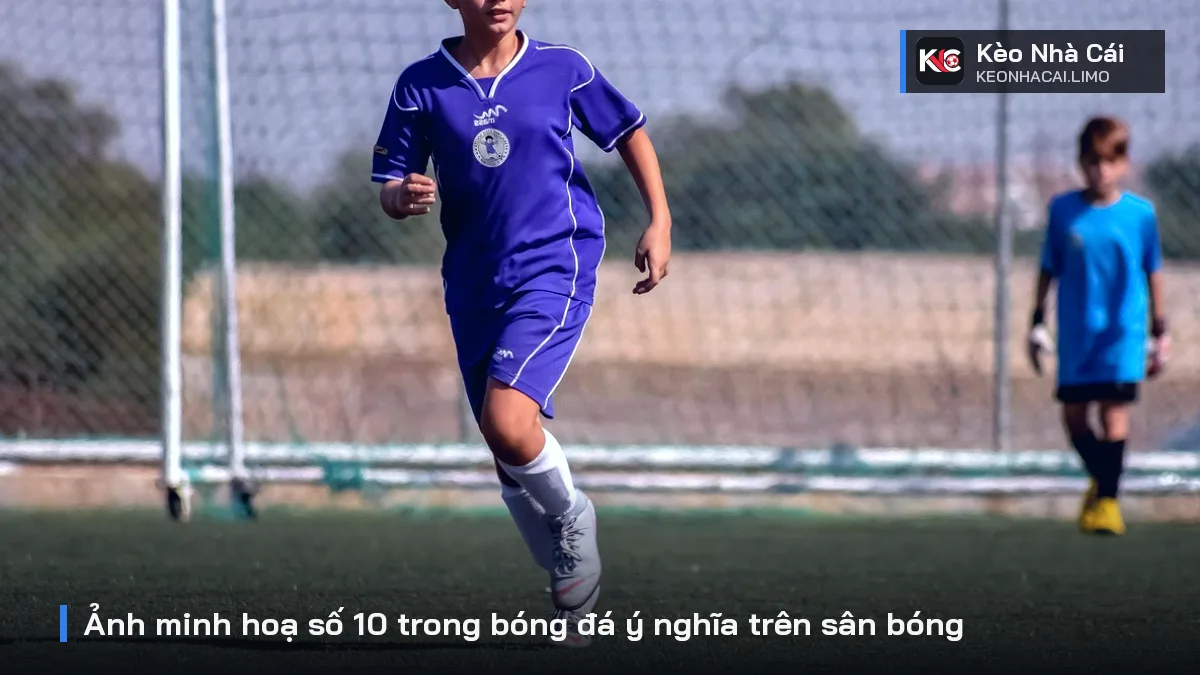 Ảnh minh hoạ số 10 trong bóng đá ý nghĩa trên sân bóng