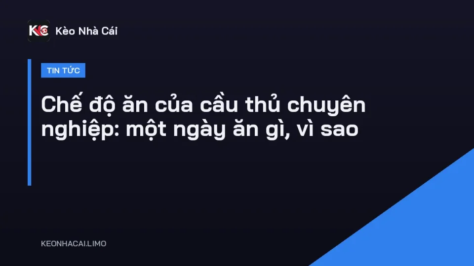 Bữa ăn cân bằng với cơm, ức gà, rau xanh theo chế độ ăn của cầu thủ chuyên nghiệp
