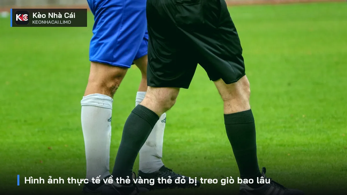 Hình ảnh thực tế về thẻ vàng thẻ đỏ bị treo giò bao lâu