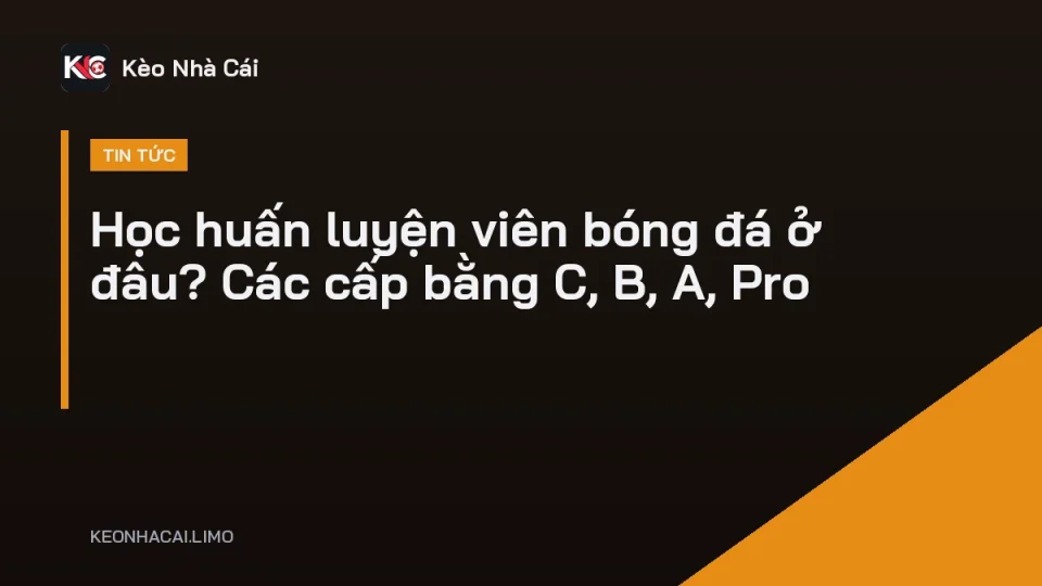 Học viên lớp huấn luyện viên bóng đá bằng C AFC tập giáo án trên sân