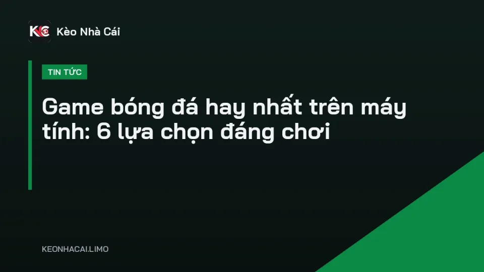Màn hình máy tính đang chơi game bóng đá với tay cầm đặt trên bàn